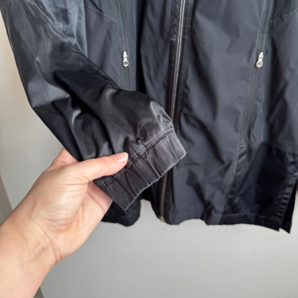 LULULEMON Black Windbreaker Hooded Jacket - Picture 4 of 7